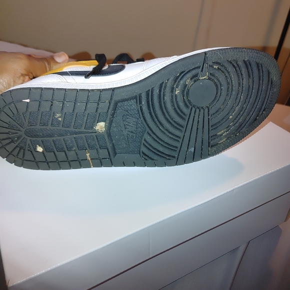 Sneakers - Picture 5 of 5